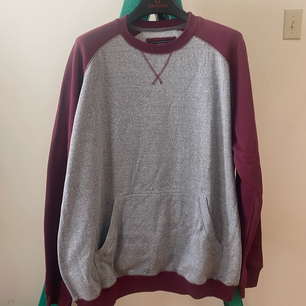 Champs Sports “Crew Neck” with kangaroo pockets Men’s 3xl